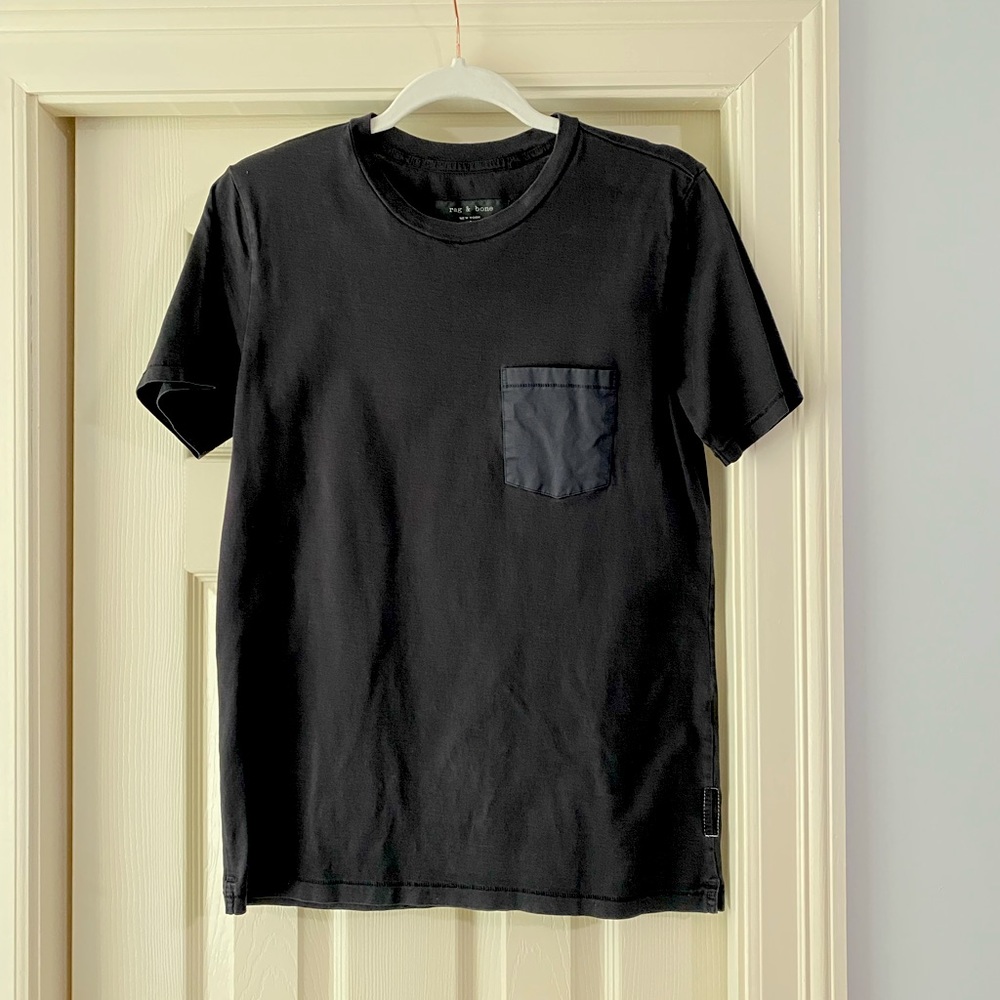 rag & bone classic t shirt round neck with contrast pocket in black size S